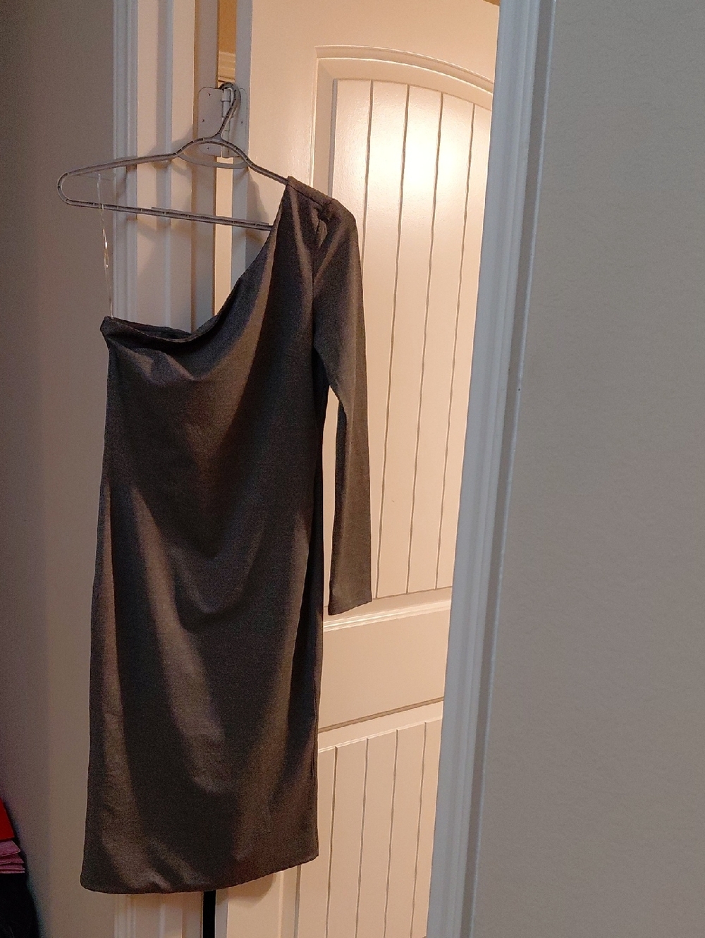 One-Shoulder Long Sleeve Sheath Dress in Charcoal. Size Medium